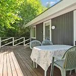 2 Bedroom Awesome In Semesterbostad