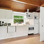 2 Bedroom Awesome In Semesterbostad Jægerspris