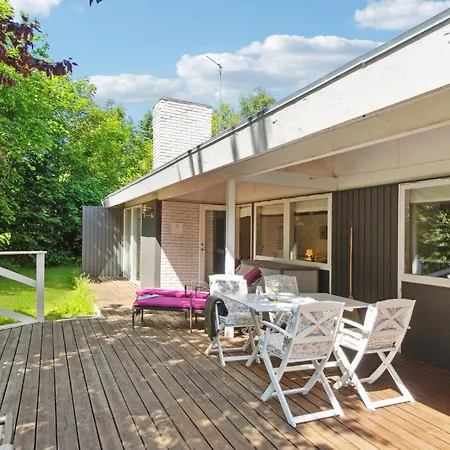 בית נופש 2 Bedroom Awesome In *