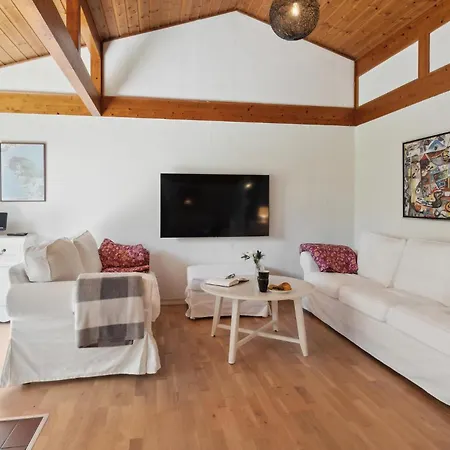 בית נופש 2 Bedroom Awesome In *